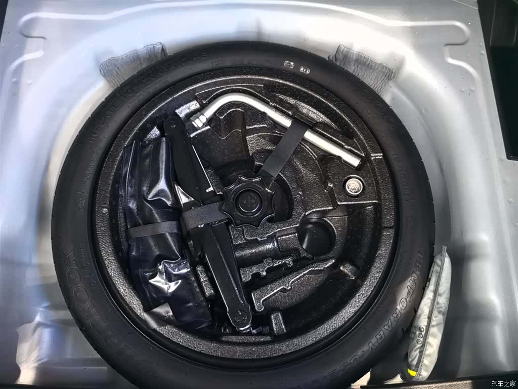 Audi Q2L, 2024 20