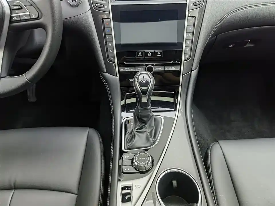 Infiniti Q50L