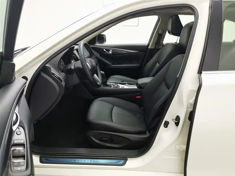Infiniti Q50L