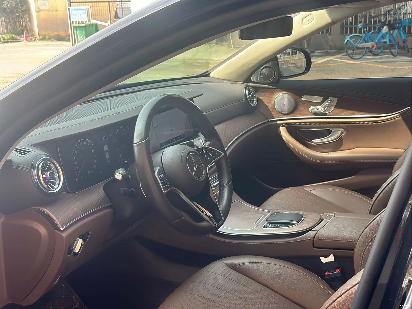 Mercedes-Benz E-Class, 2023 4