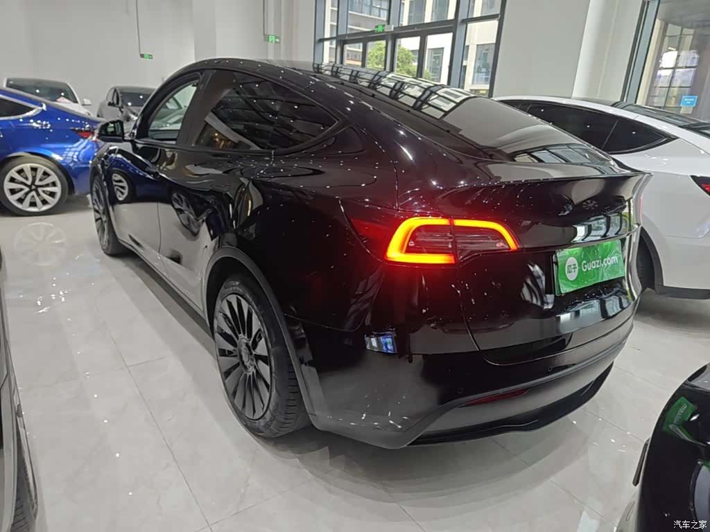 Tesla Model Y, 2022 все фото