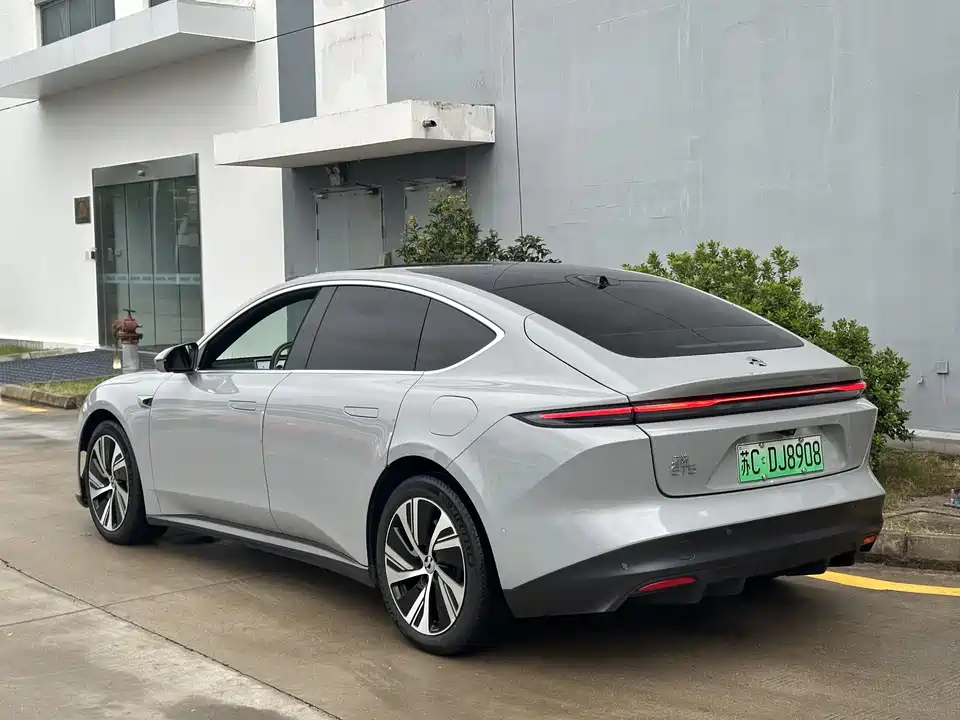 NIO ET5