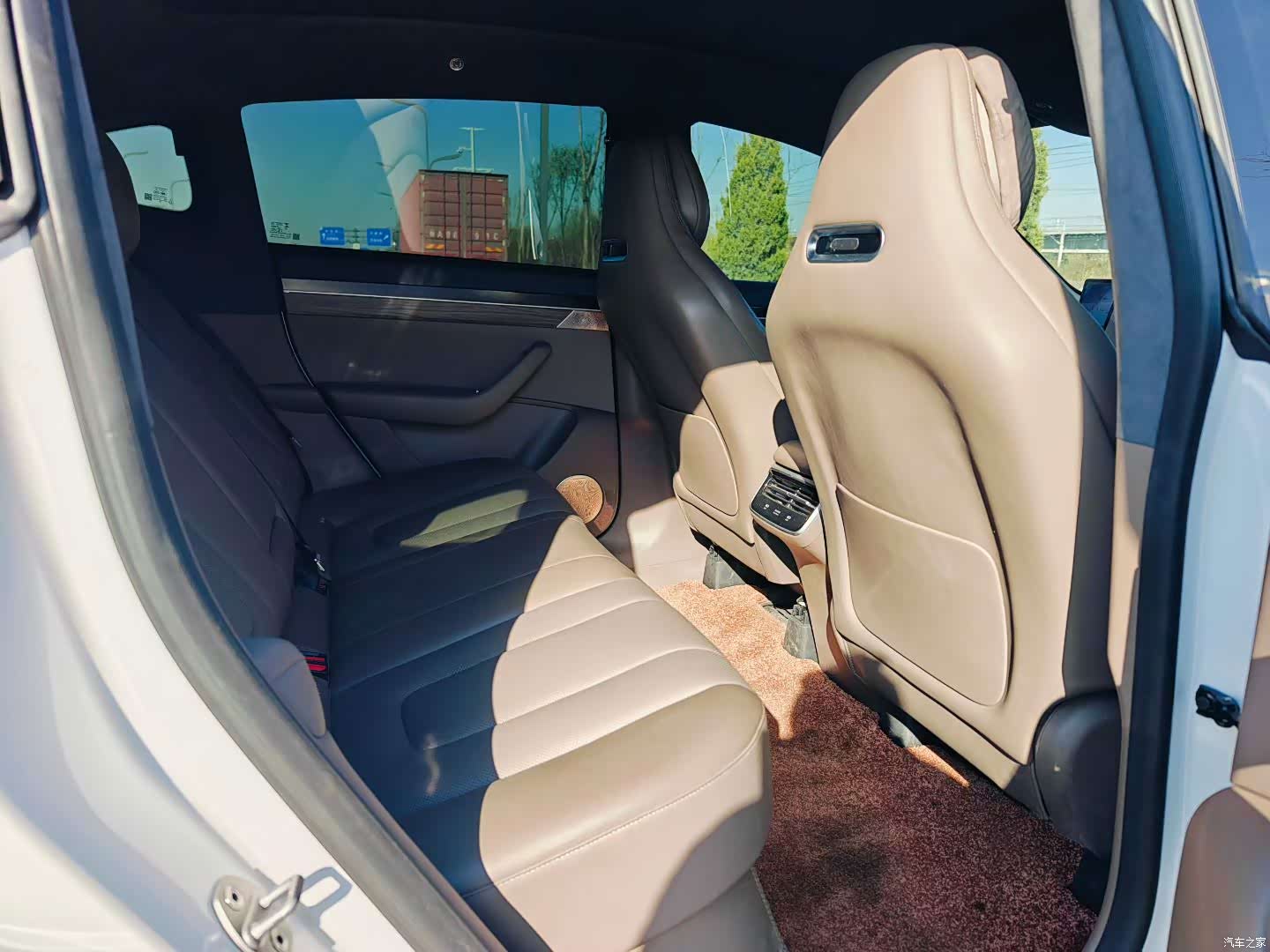 Luxeed R7, 2025 7