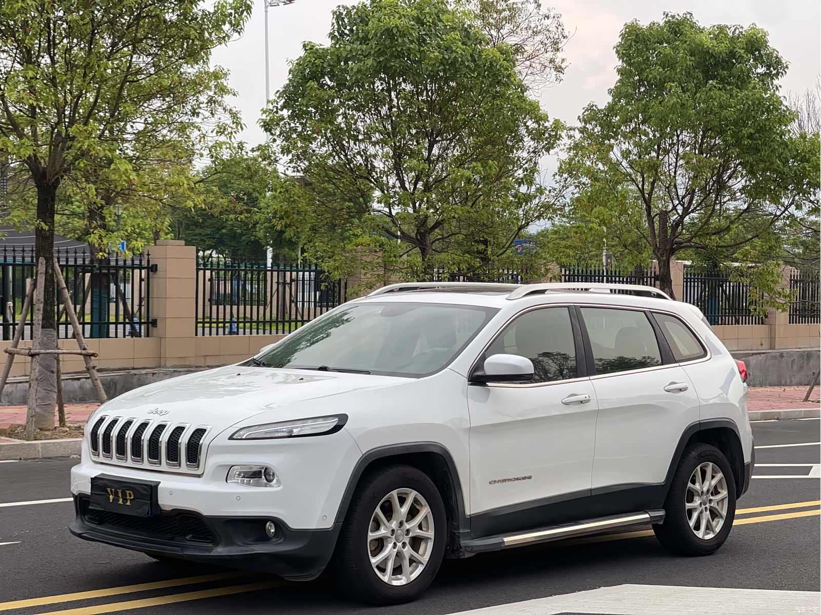 Jeep Cherokee, 2016 1