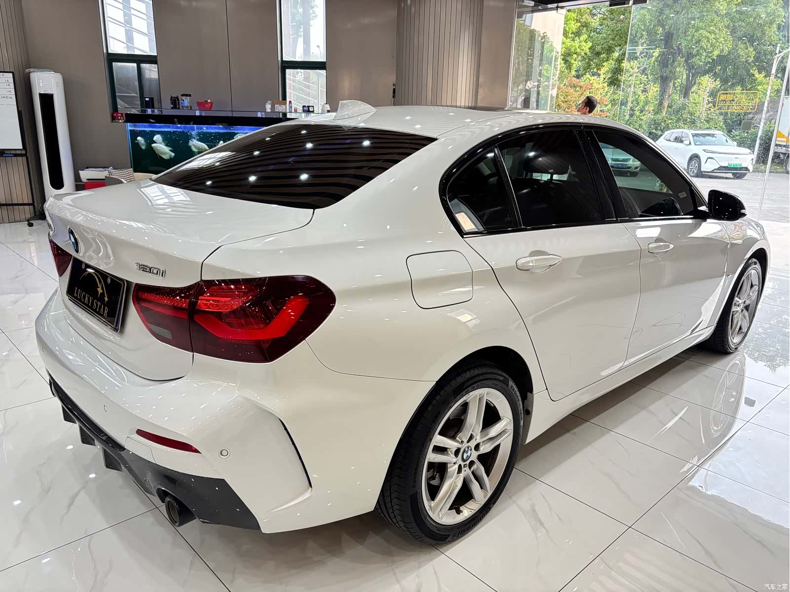 BMW 1 Series, 2023 все фото
