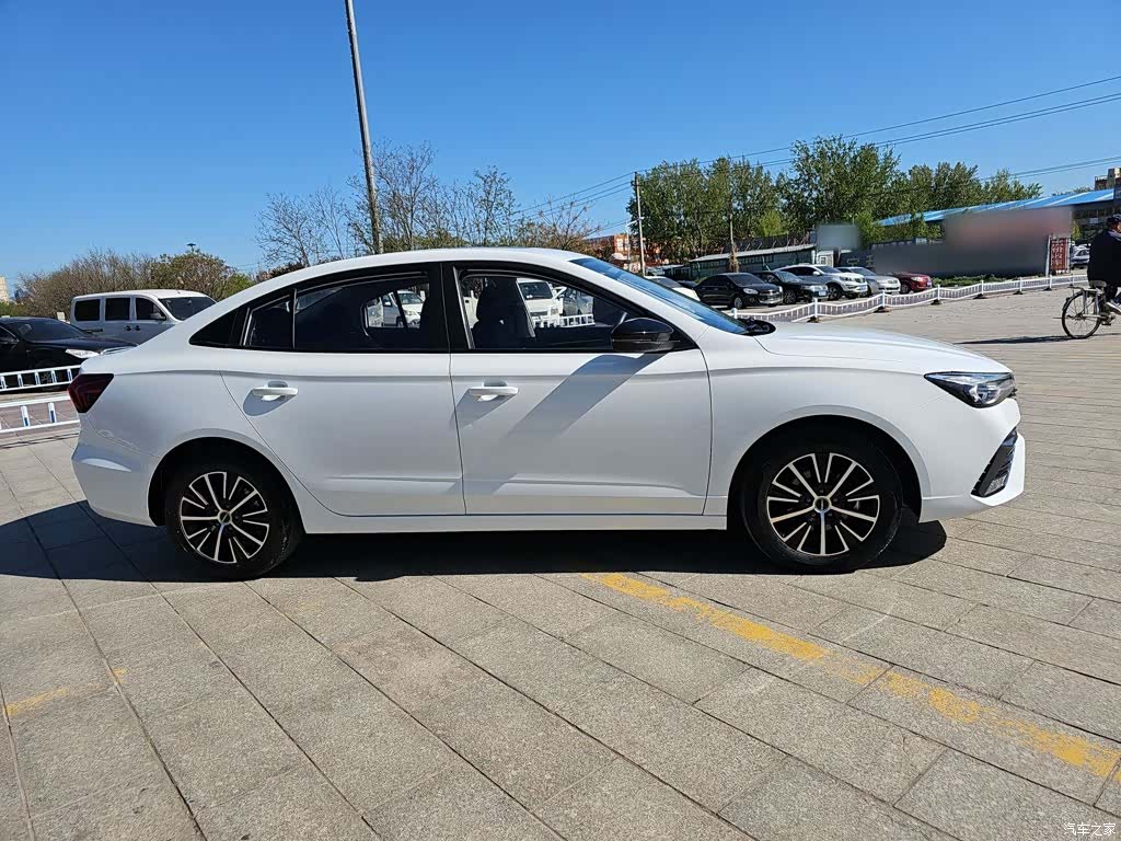 Roewe i5, 2023 13