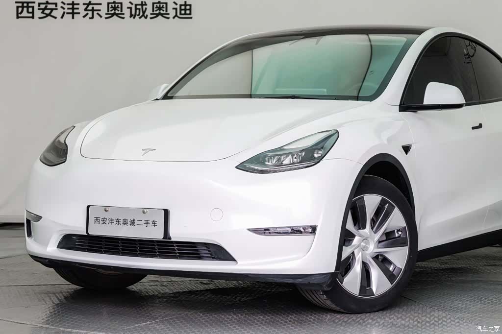 Tesla Model Y, 2022 24