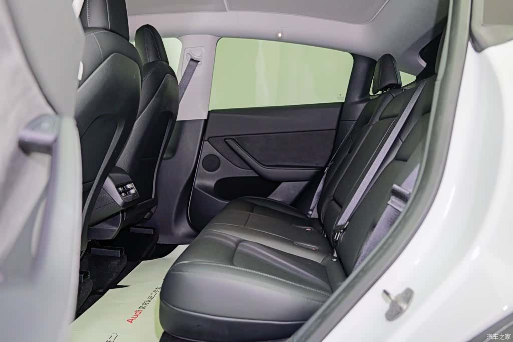 Tesla Model Y, 2022 18