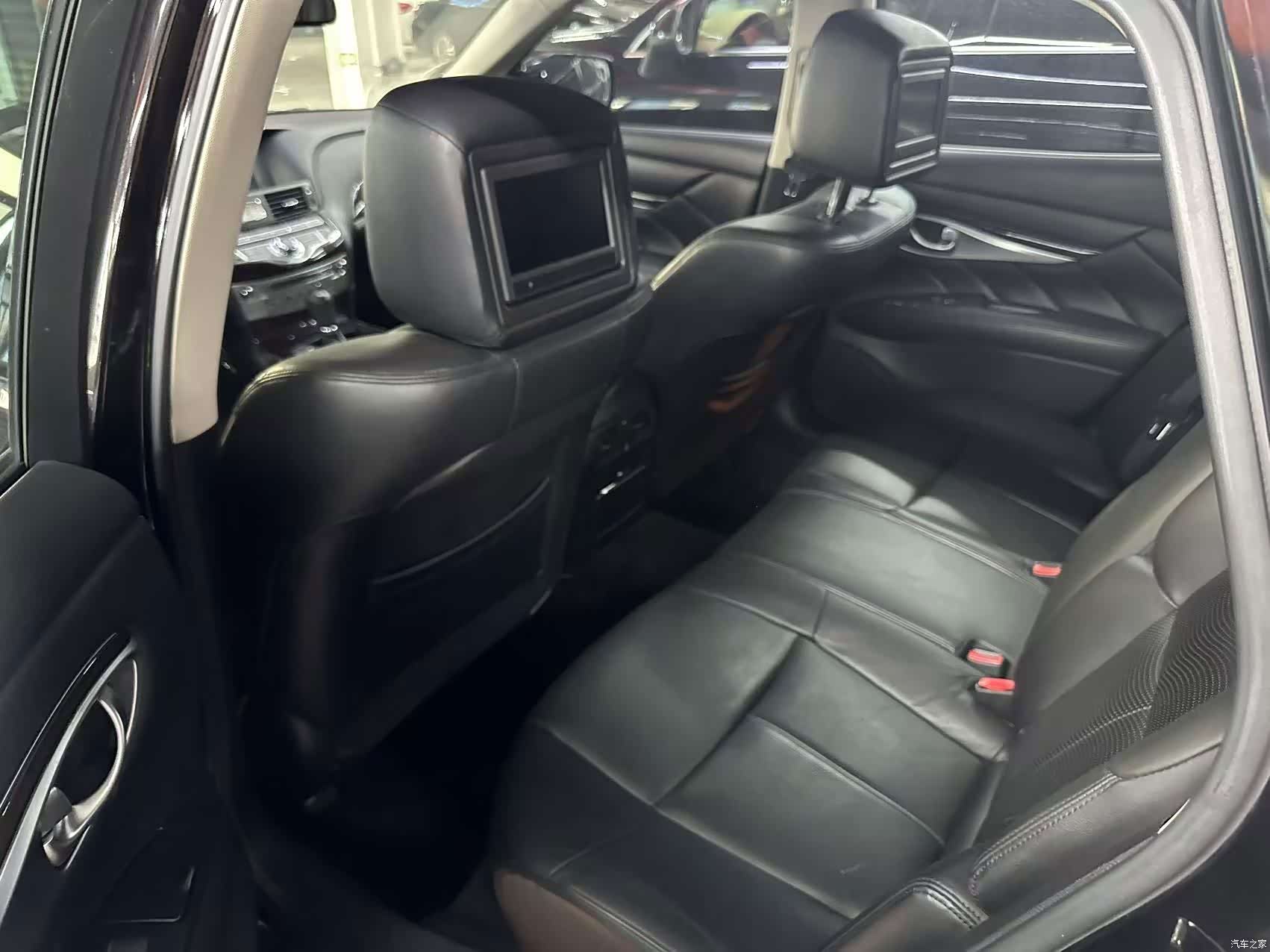 Infiniti Q70, 2012 7