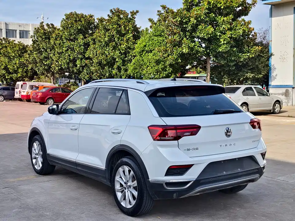 Volkswagen T-ROC exploring Songs