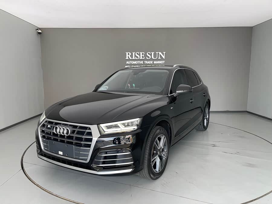 Audi Q5L 2021, фото 1