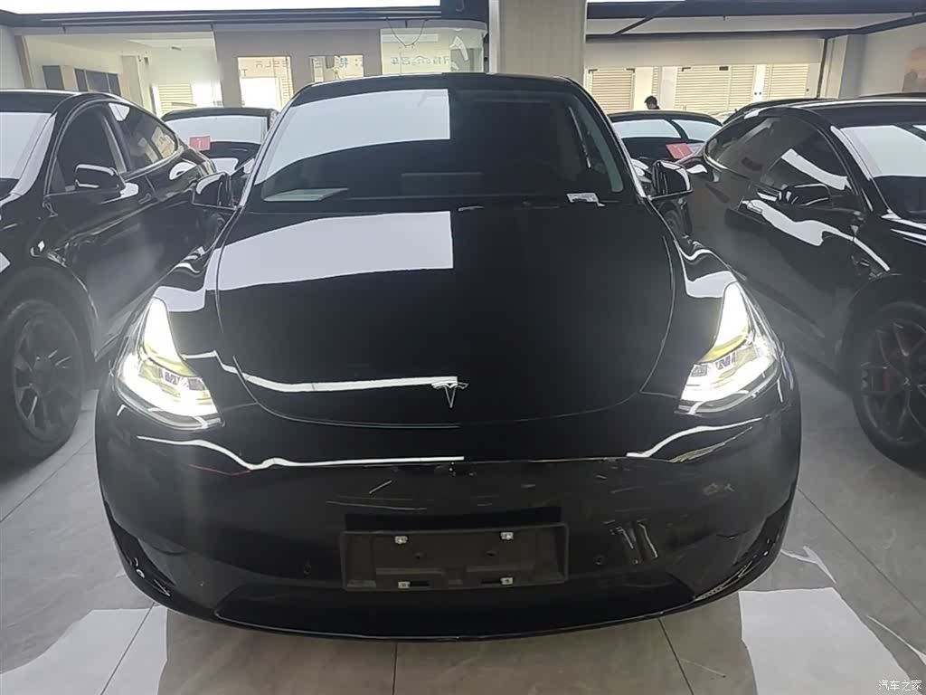 Tesla Model Y, 2022 3