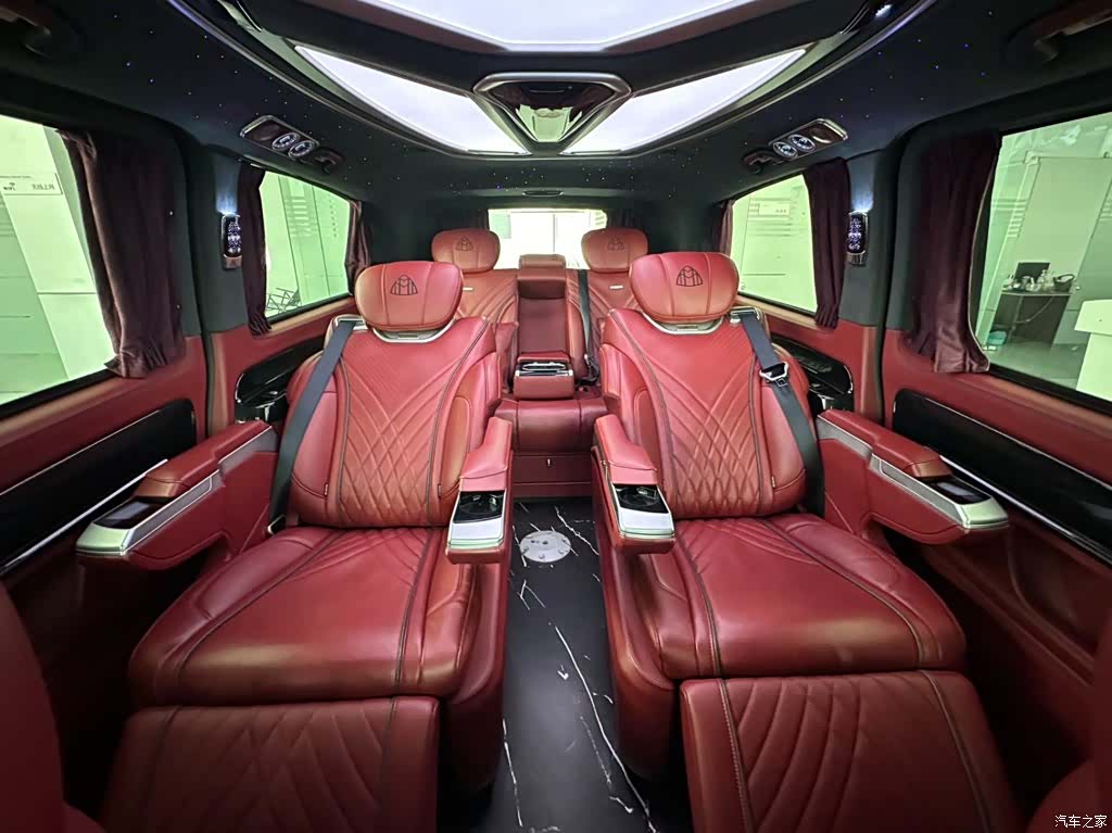 Mercedes-Benz 7, 2023 17