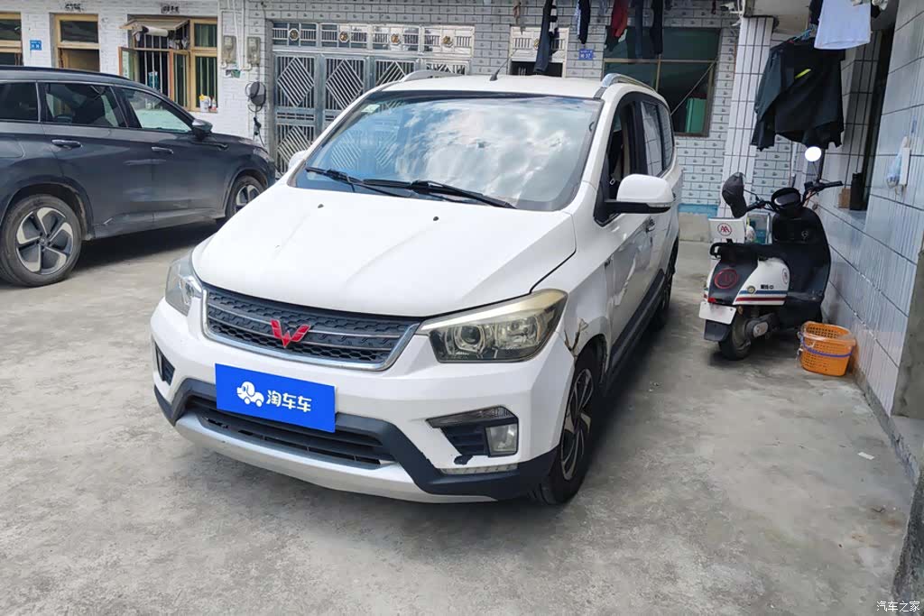 Wuling Hongguang, 2017 1