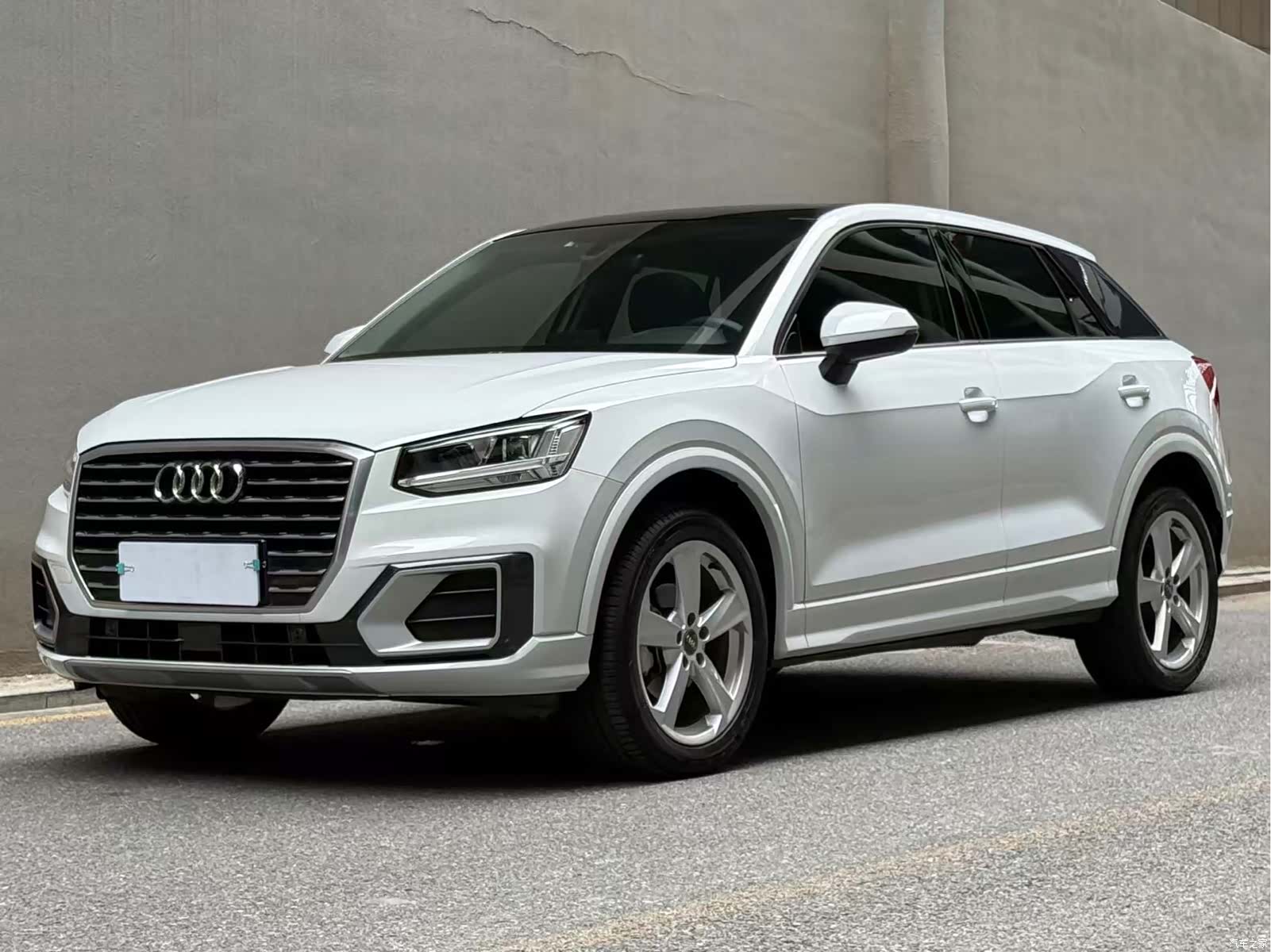 Audi Q2L, 2019 1