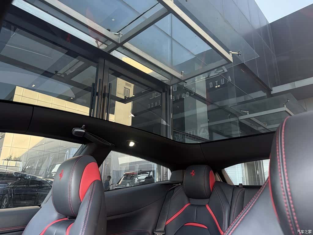 Ferrari GTC4Lus, 2019 37