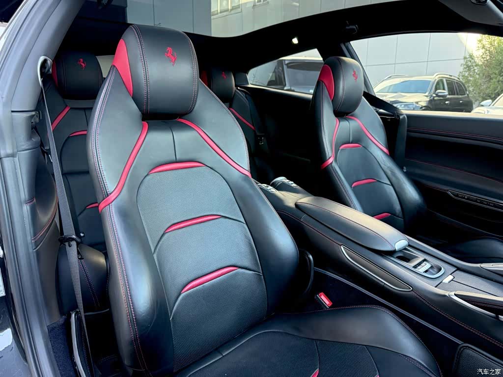 Ferrari GTC4Lus, 2019 29