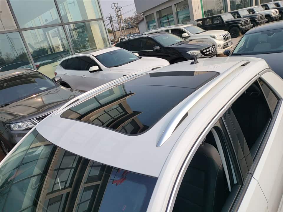 Volkswagen T-ROC exploring Songs