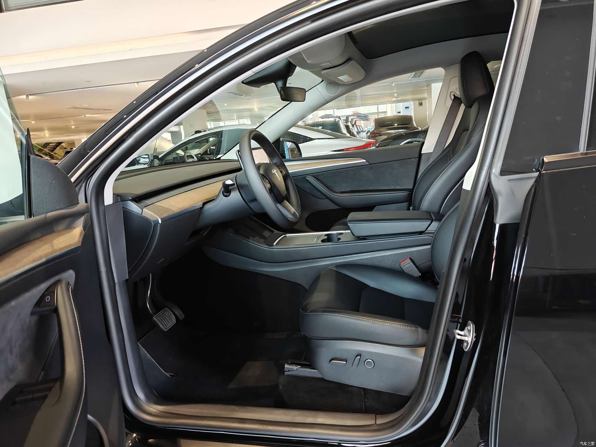 Tesla Model Y, 2024 4