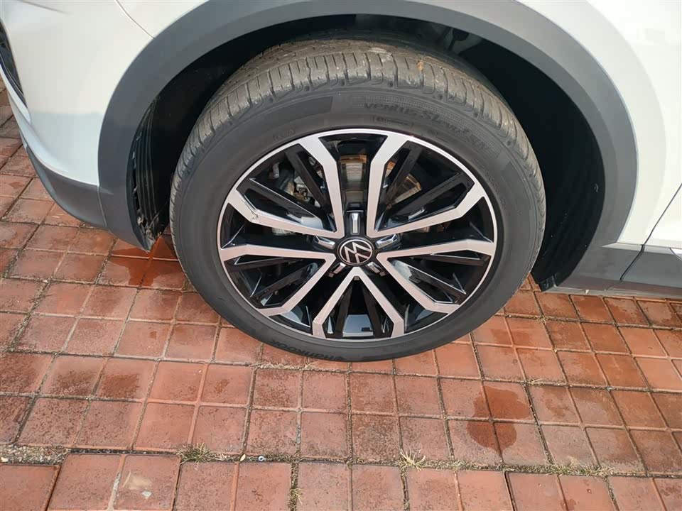 Volkswagen T-ROC exploring Songs