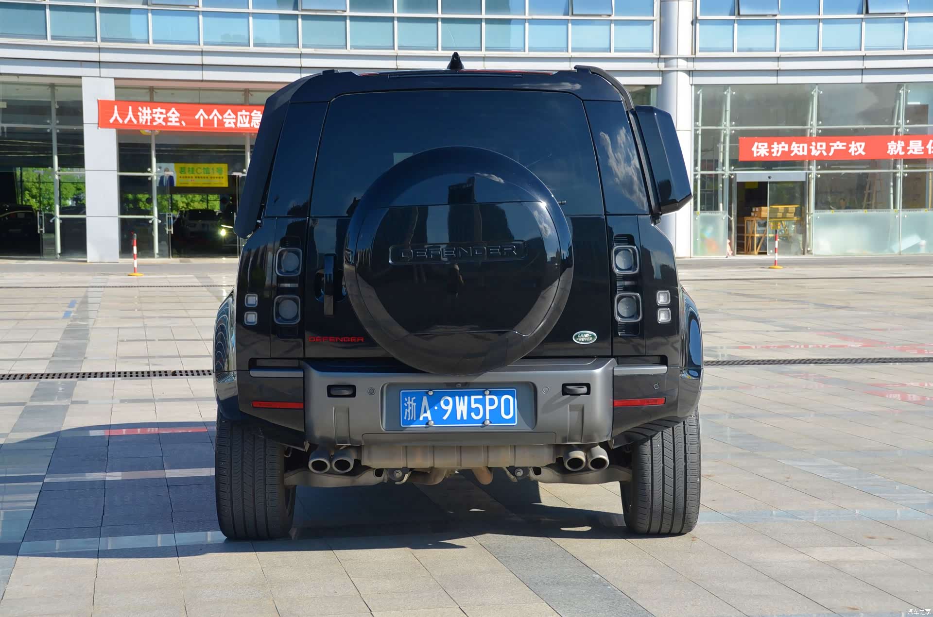 Land Rover Defender, 2023 6