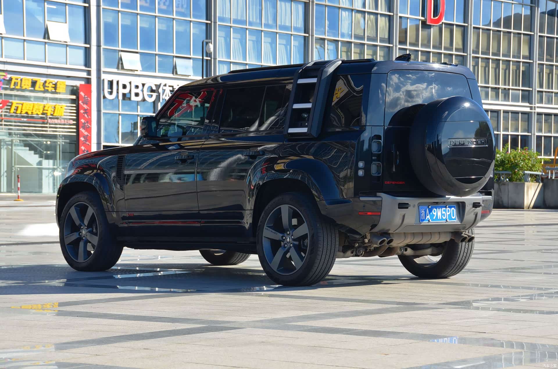 Land Rover Defender, 2023 все фото