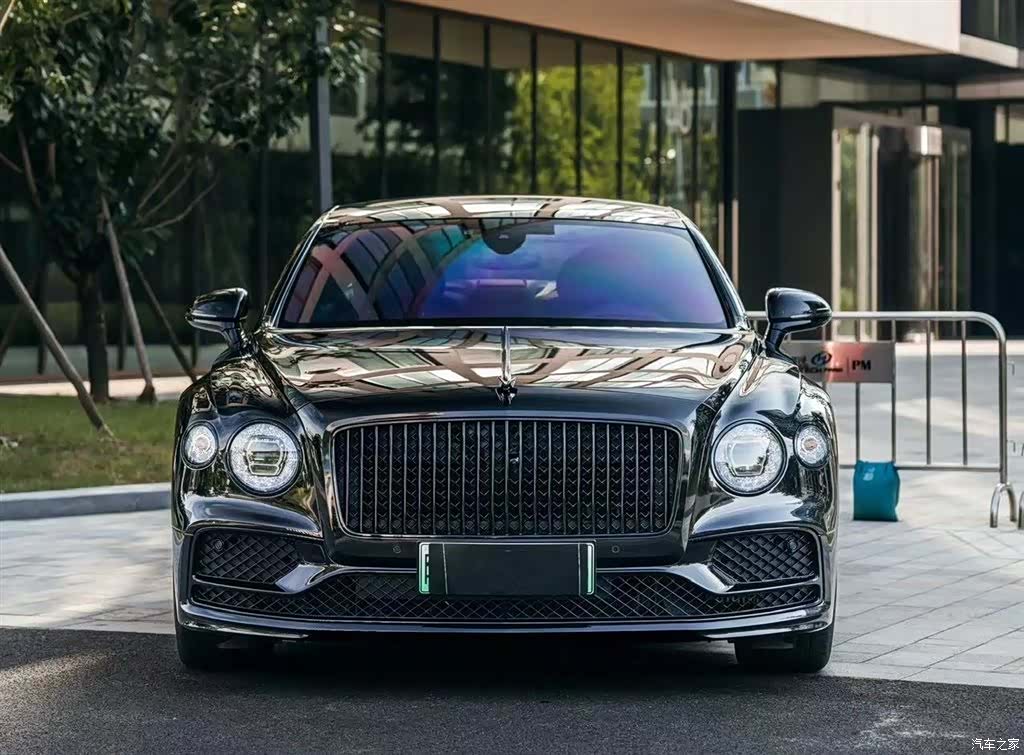 Bentley Flying Spur, 2022 2