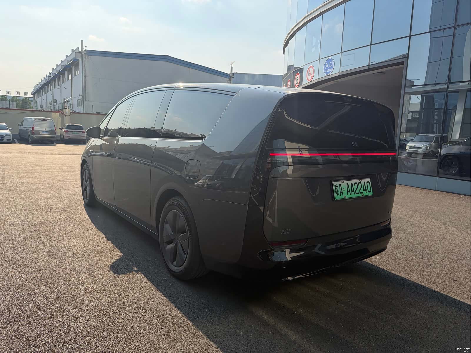 Li Auto MEGA, 2025 4