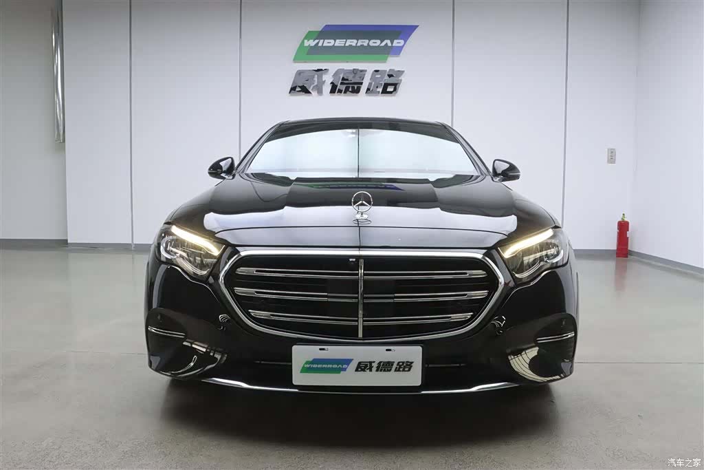Mercedes-Benz E-Class, 2024 3
