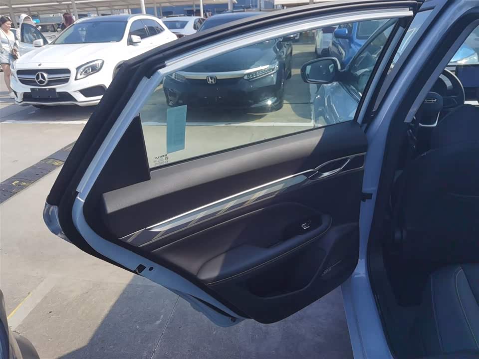 Geely Emgrand L HiP Geely Emgrand L HiP