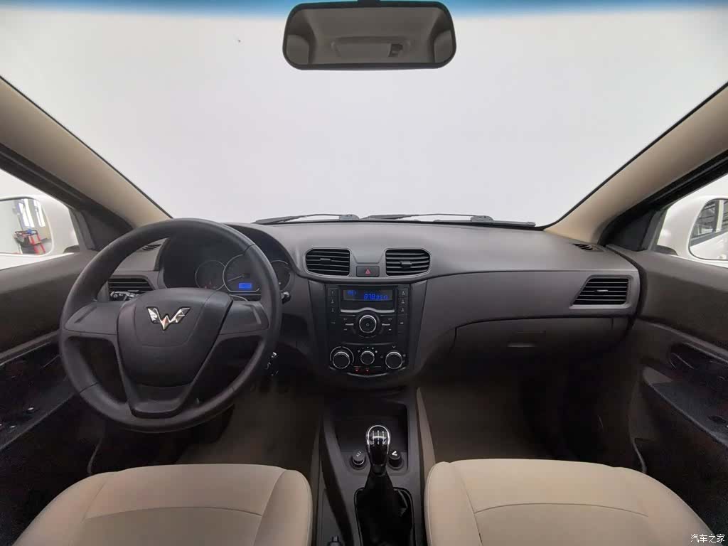 Wuling Hongguang, 2017 все фото