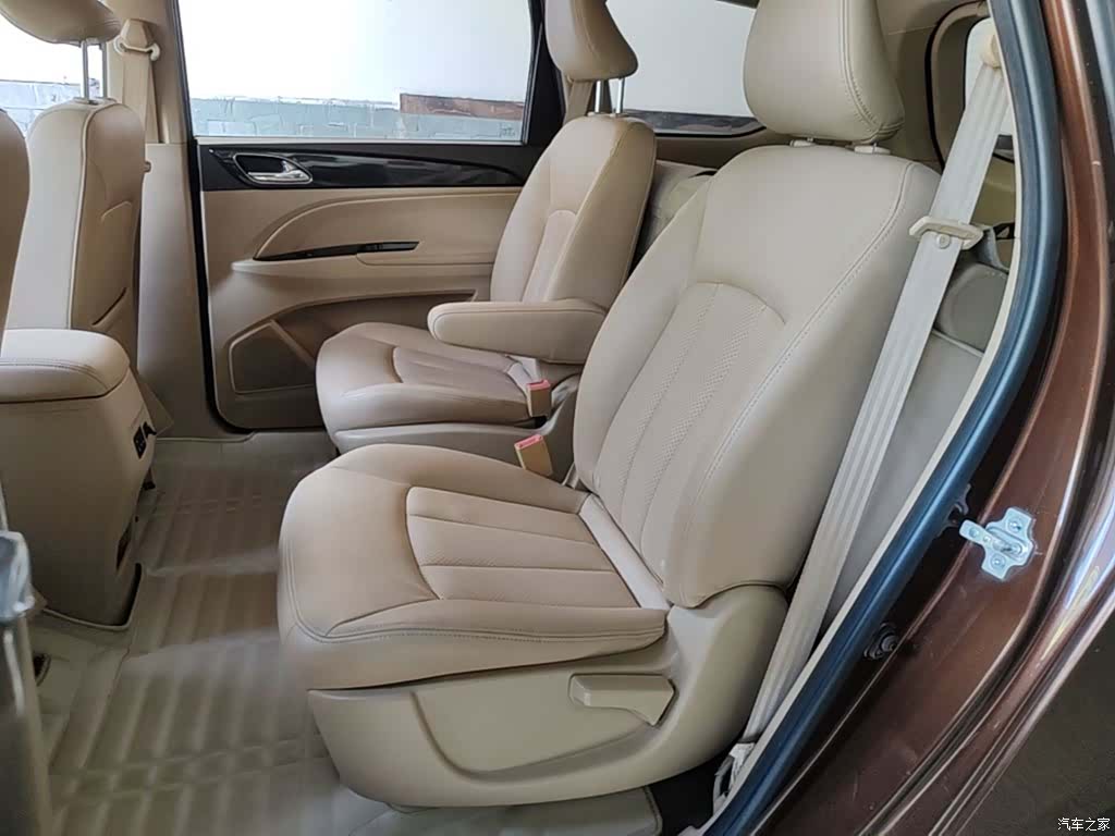Wuling 730, 2016 17