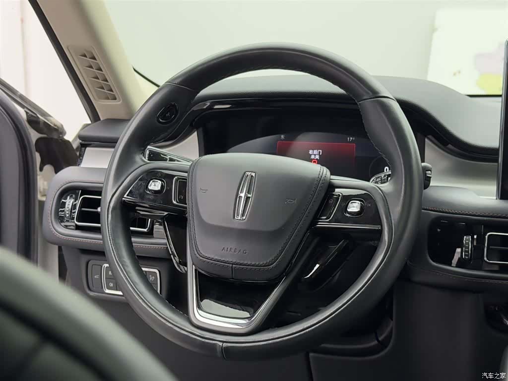 Lincoln Aviator, 2023 12