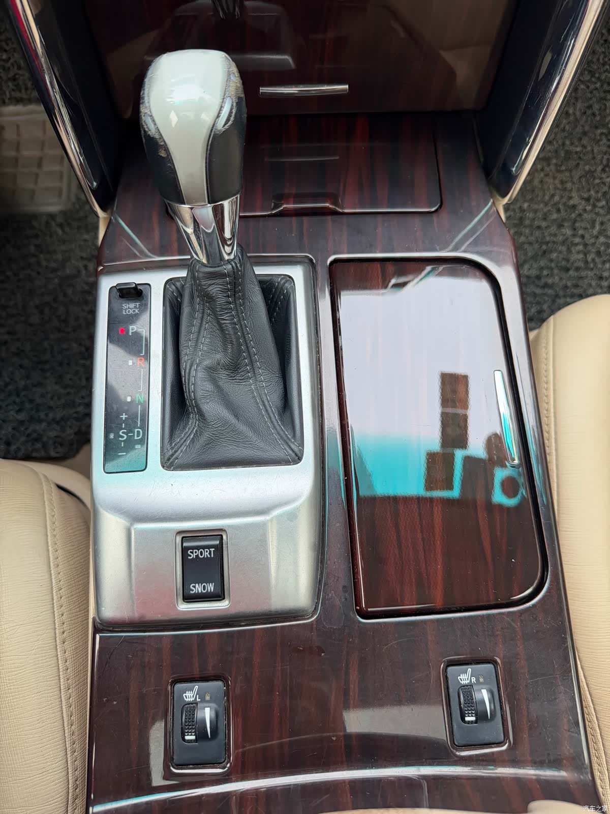 Toyota 2.5V, 2012 15