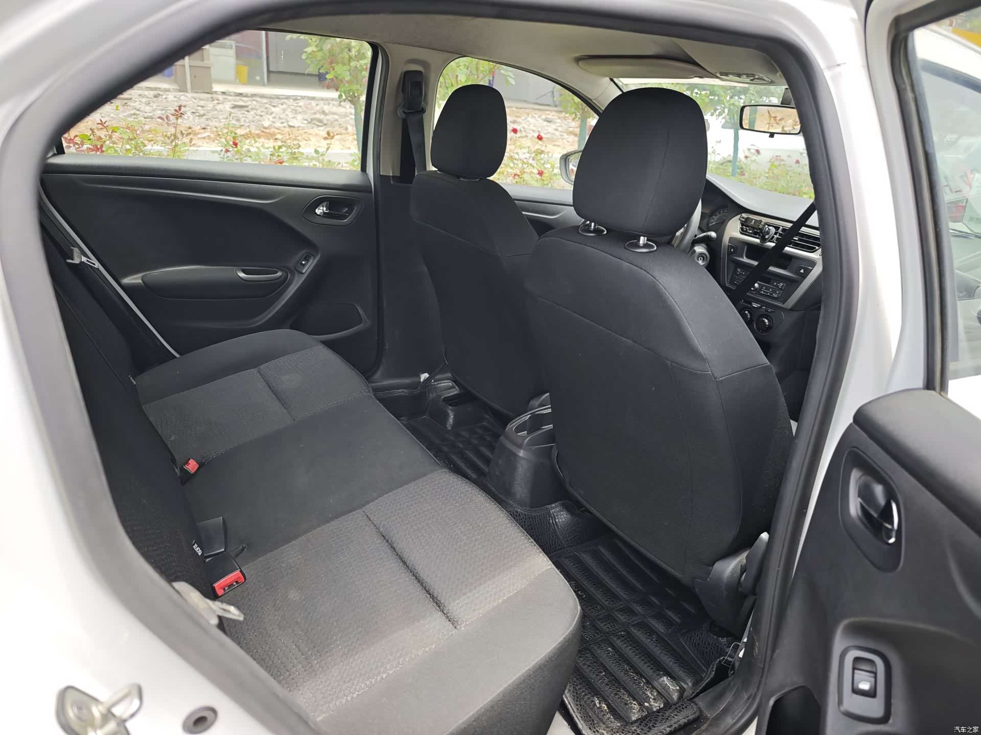 Peugeot 301, 2014 11