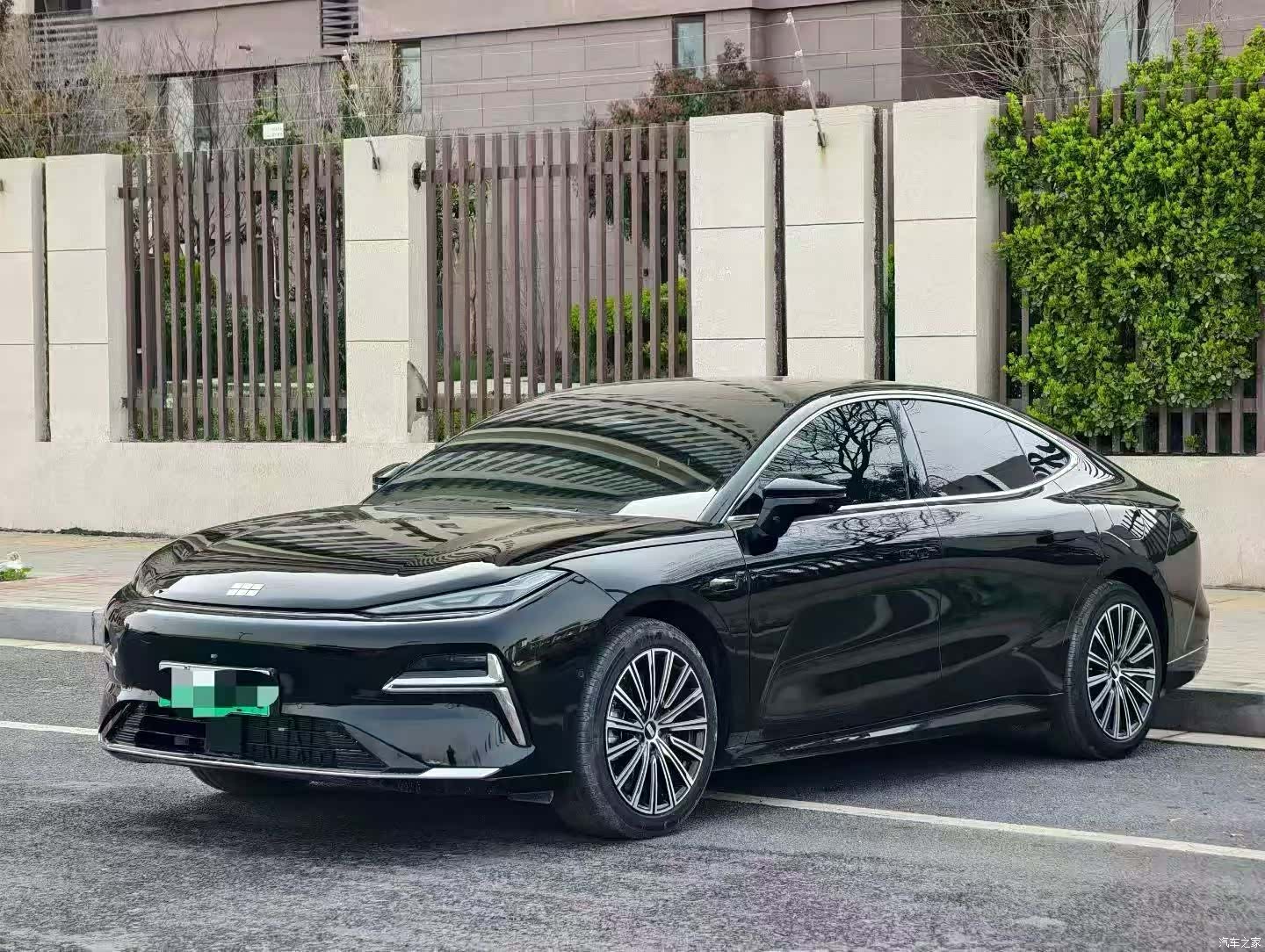 Geely 8, 2025 3