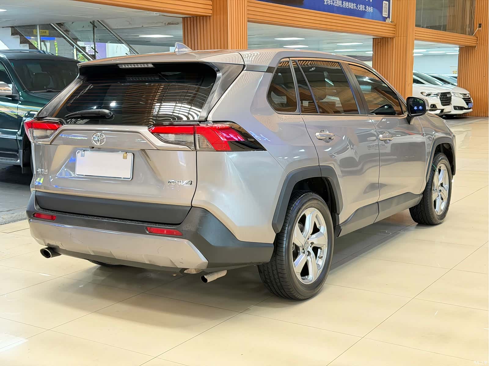 Toyota RAV4, 2022 8