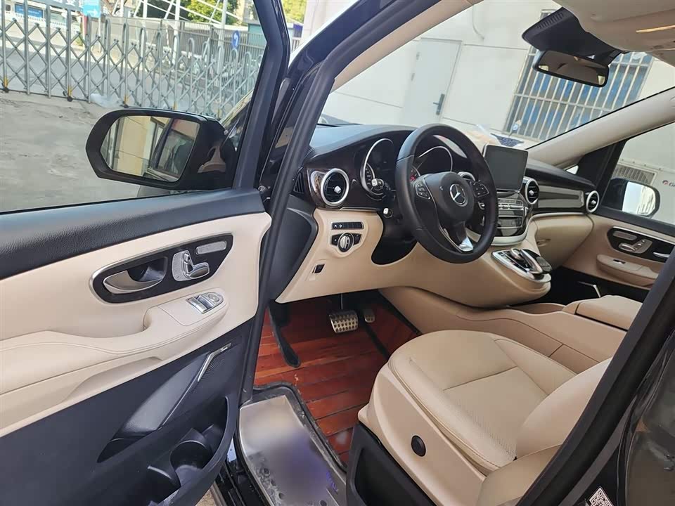 Mercedes-Benz V-class