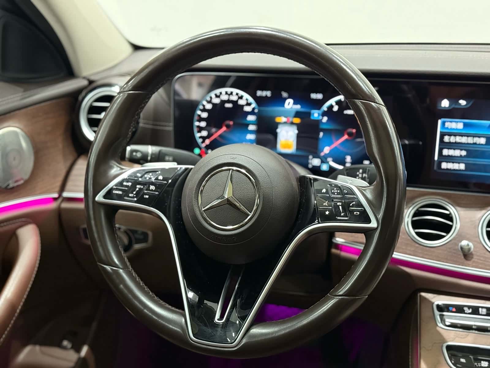 Mercedes-Benz E-Class, 2022 10