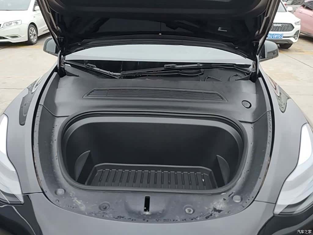 Tesla Model Y, 2024 20