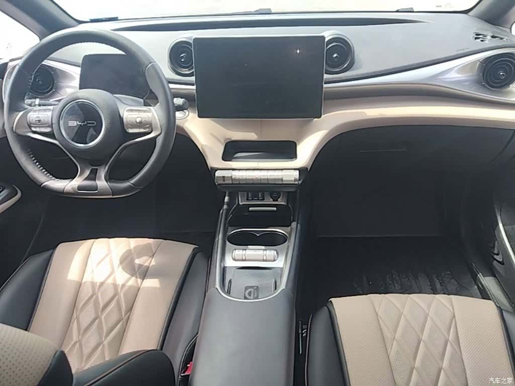 BYD Dolphin, 2022 10