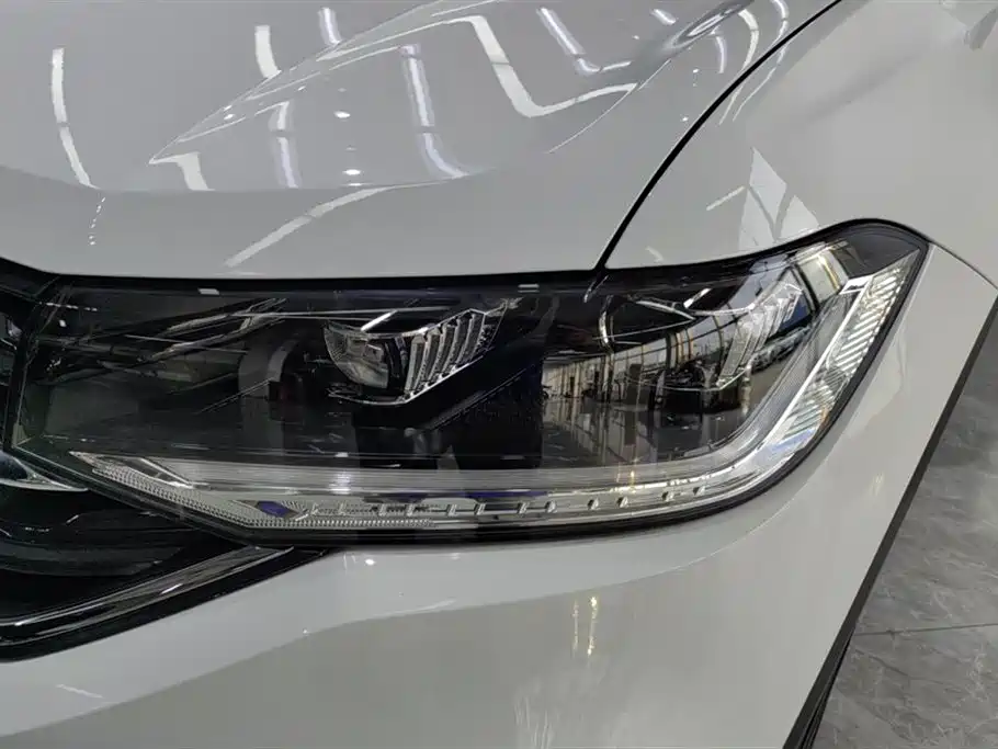 Volkswagen Exploring the shadow