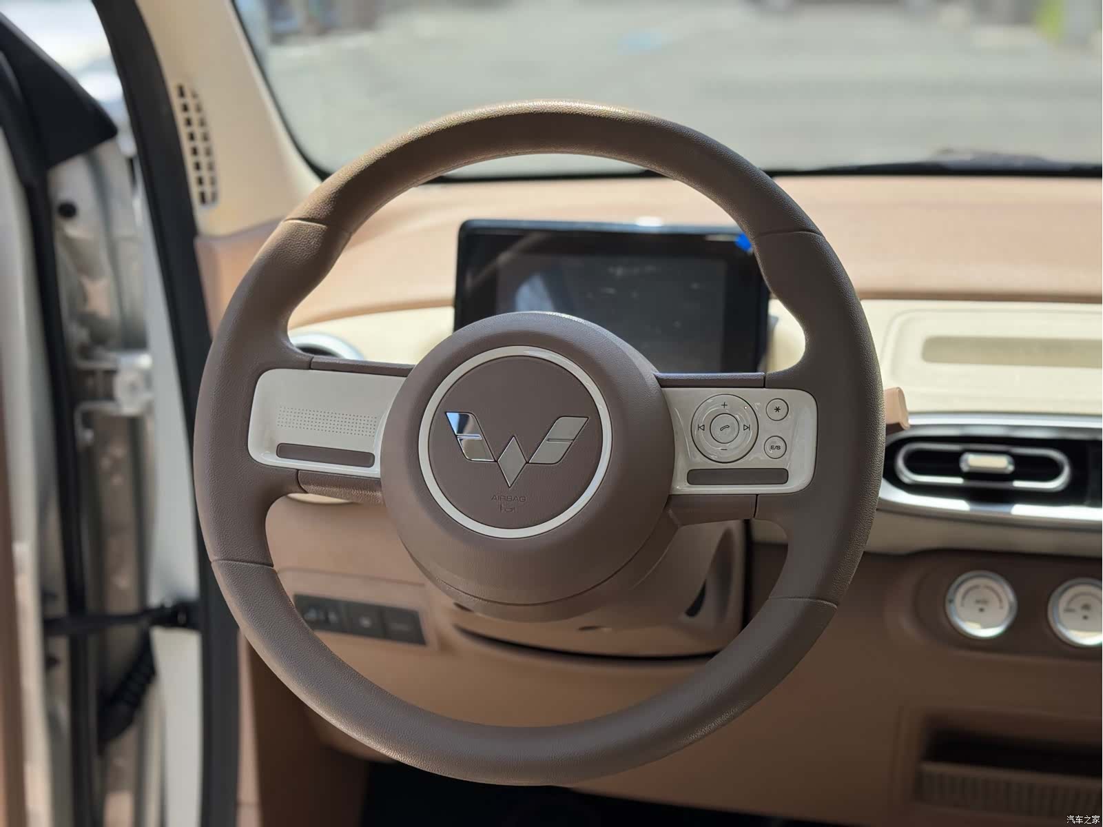 Wuling MINIEV, 2025 10