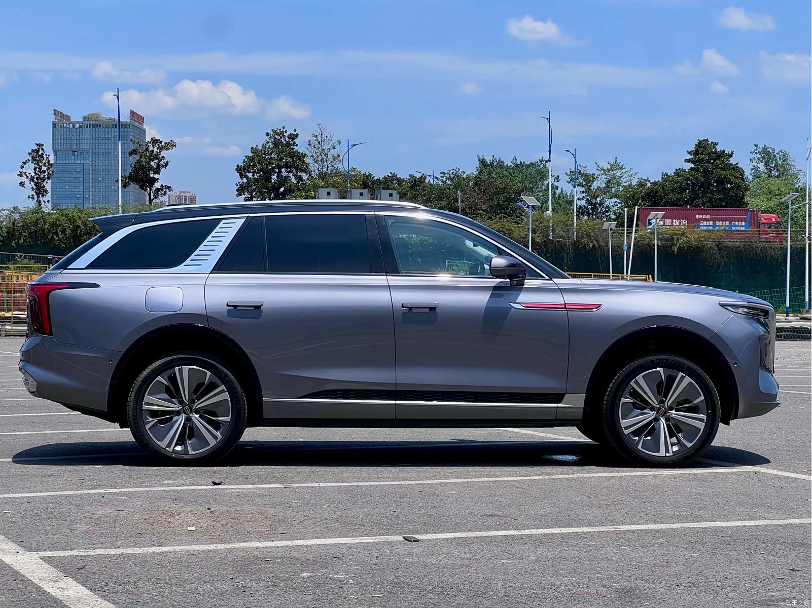 Hongqi E-HS9, 2021 6