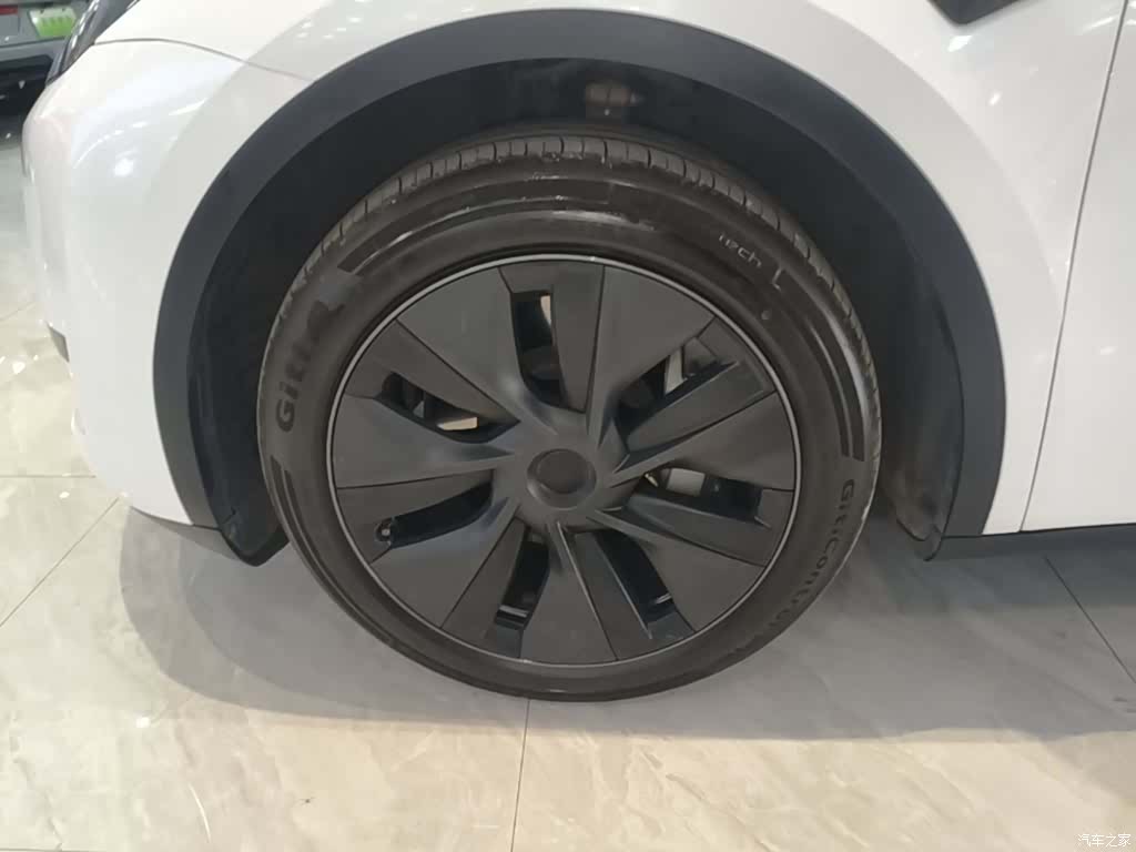 Tesla Model Y, 2023 23