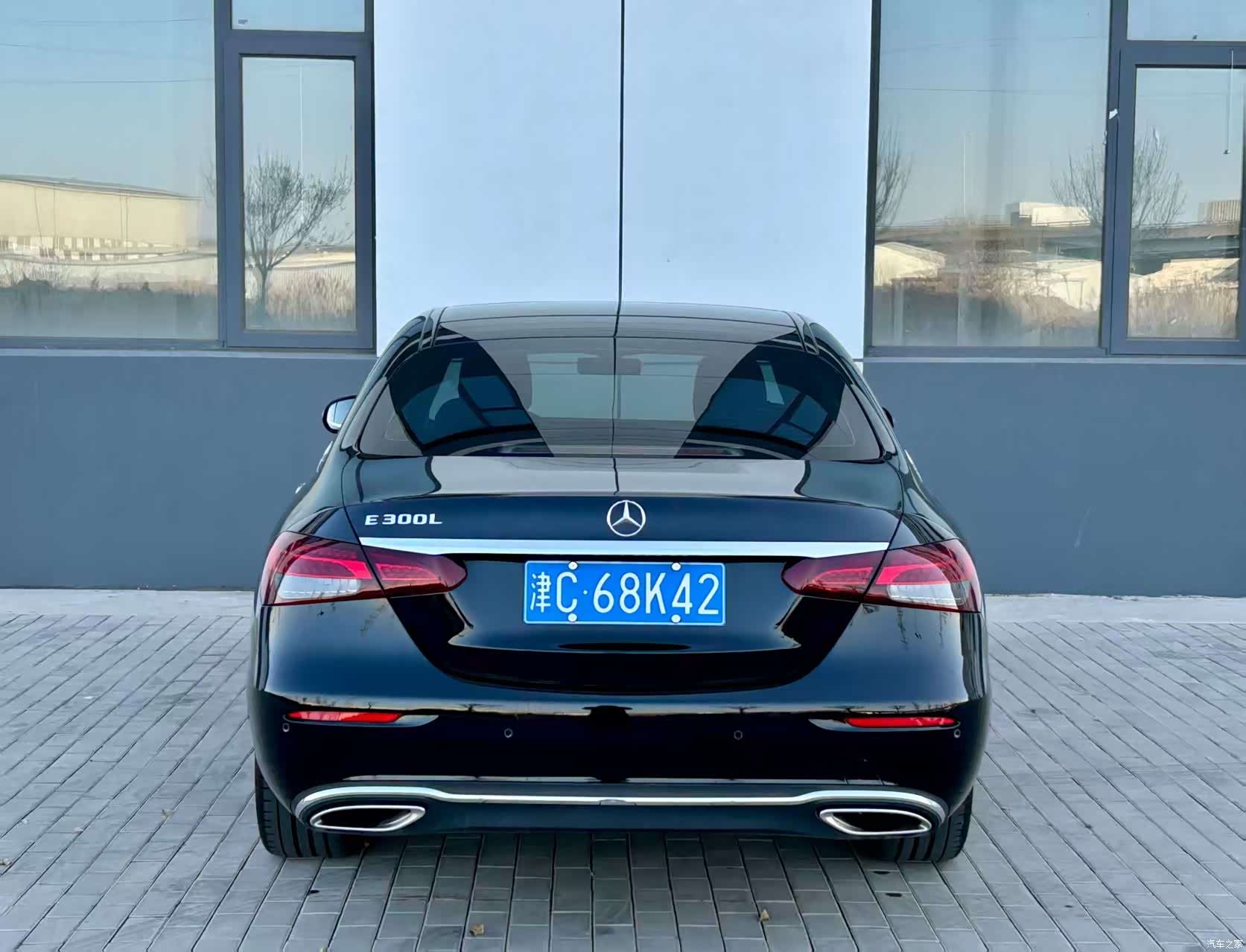 Mercedes-Benz E-Class, 2023 3