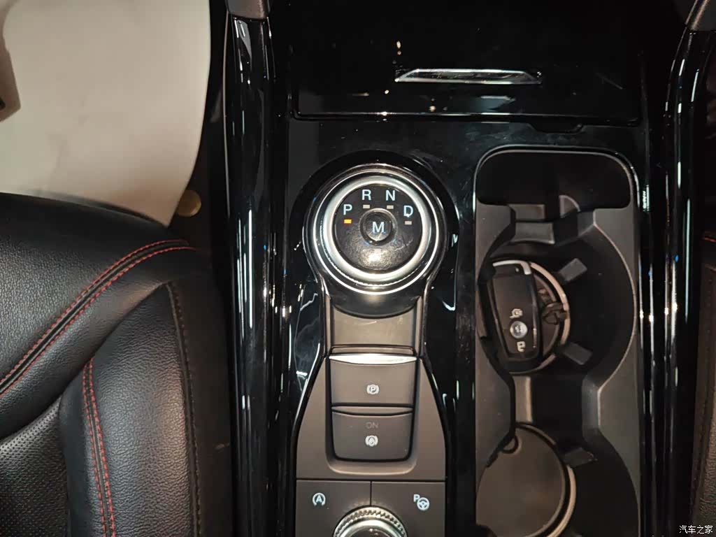 Ford Explorer, 2022 10