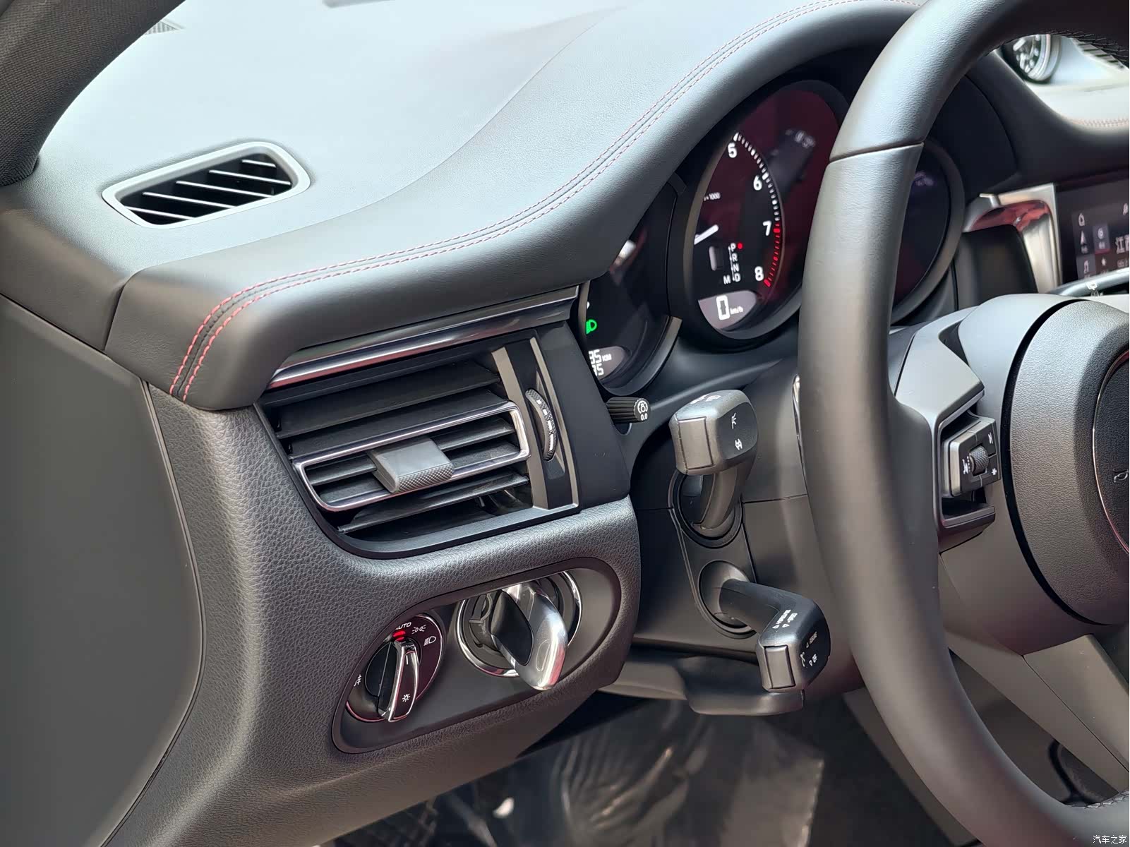 Porsche Macan, 2023 все фото