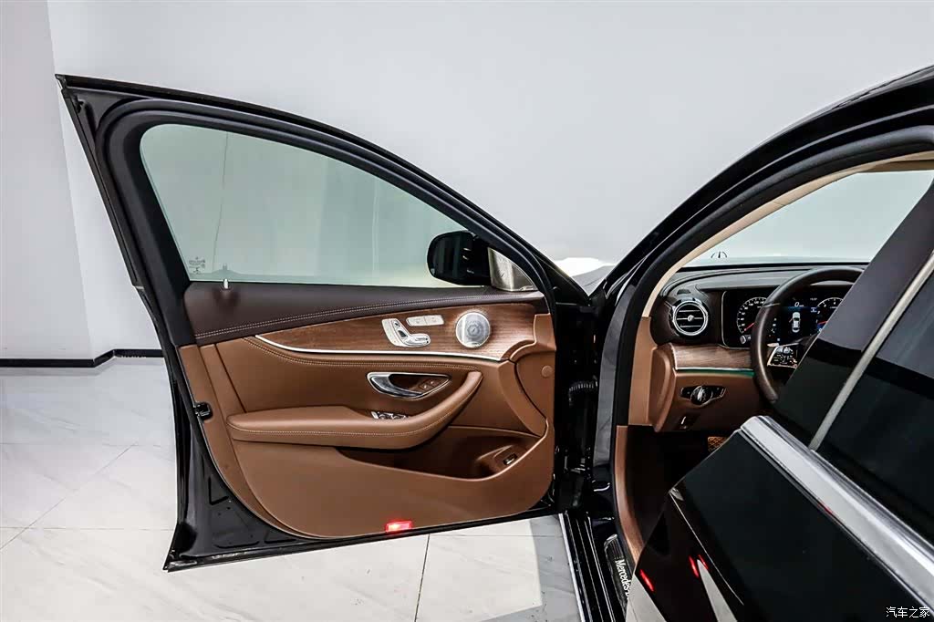 Mercedes-Benz E-Class, 2021 32