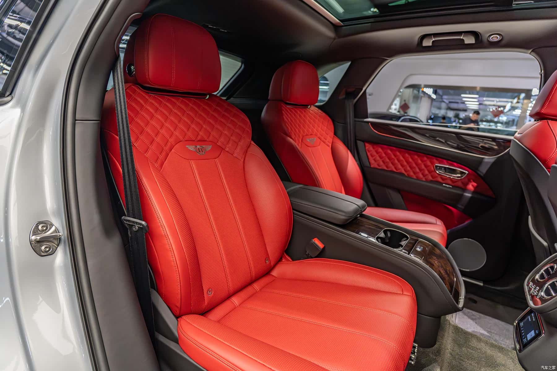 Bentley Bentayga, 2021 20